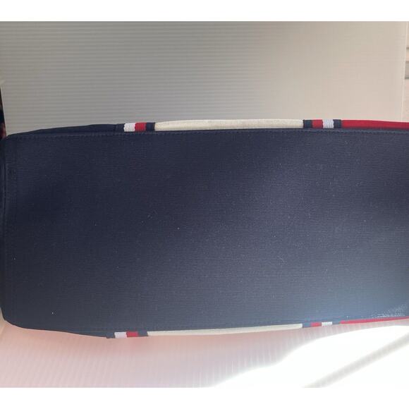 Tommy Hilfiger Duffle Bag - Picture 11 of 11